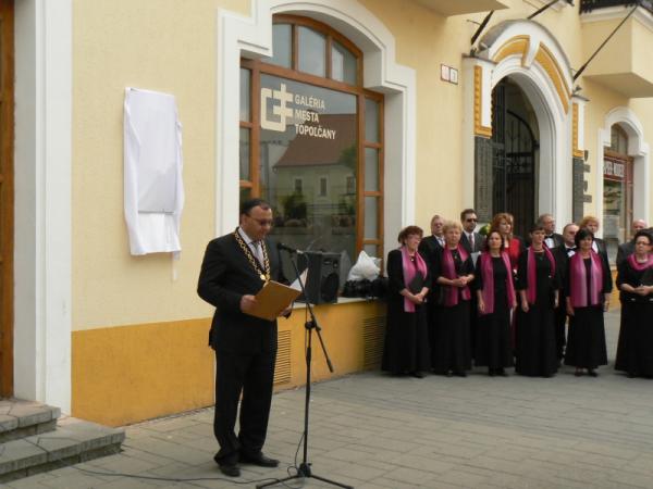 Slávnostné odhalenie reliéfnej dosky M.R. Štefánika Slávnostné odhalenie reliéfnej dosky M.R. Štefánika