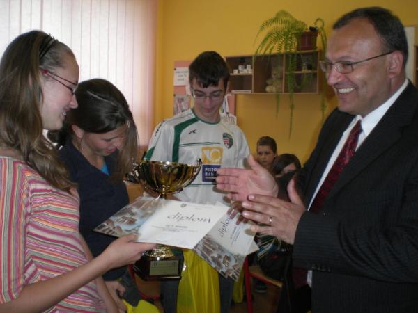 2. ročník vedomostnej súťaže žiakov 8. roč. základných škôl Bez ťaháka o... 2. ročník vedomostnej súťaže žiakov 8. roč. základných škôl Bez ťaháka o...