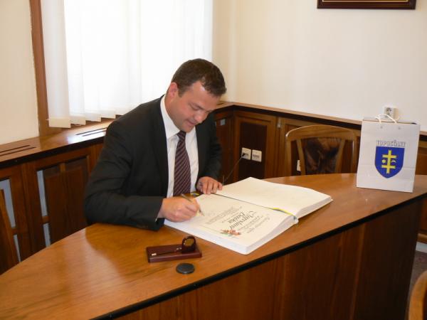 Slávnostné privítanie príslušníkov vojenskej polície a ženijnej jednotky prichádzajúcich z operácie ISAF Slávnostné privítanie príslušníkov vojenskej polície a ženijnej jednotky prichádzajúcich z operácie ISAF