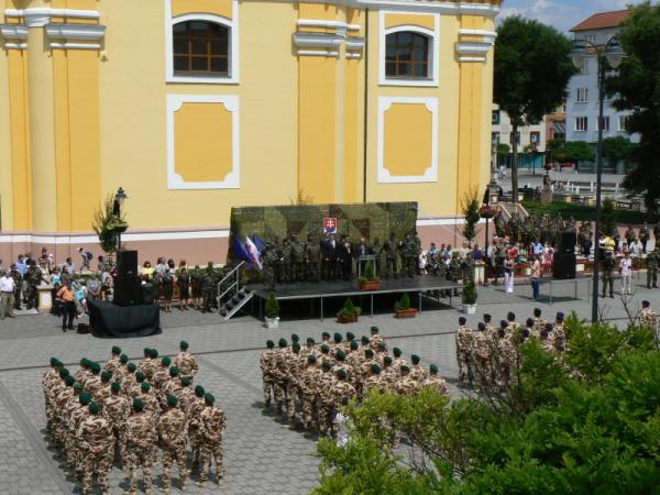 Slávnostné privítanie príslušníkov vojenskej polície a ženijnej jednotky prichádzajúcich z operácie ISAF Slávnostné privítanie príslušníkov vojenskej polície a ženijnej jednotky prichádzajúcich z operácie ISAF