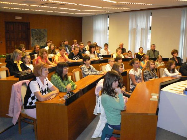 Ocenenie najúspešnejších žiakov ZŠ mesta Topoľčany v šk roku 200809 Ocenenie najúspešnejších žiakov ZŠ mesta Topoľčany v šk roku 200809