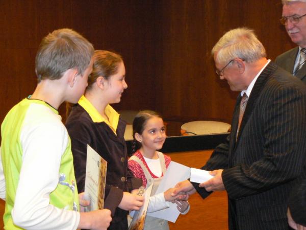Ocenenie najúspešnejších žiakov ZŠ mesta Topoľčany v šk roku 200809 Ocenenie najúspešnejších žiakov ZŠ mesta Topoľčany v šk roku 200809