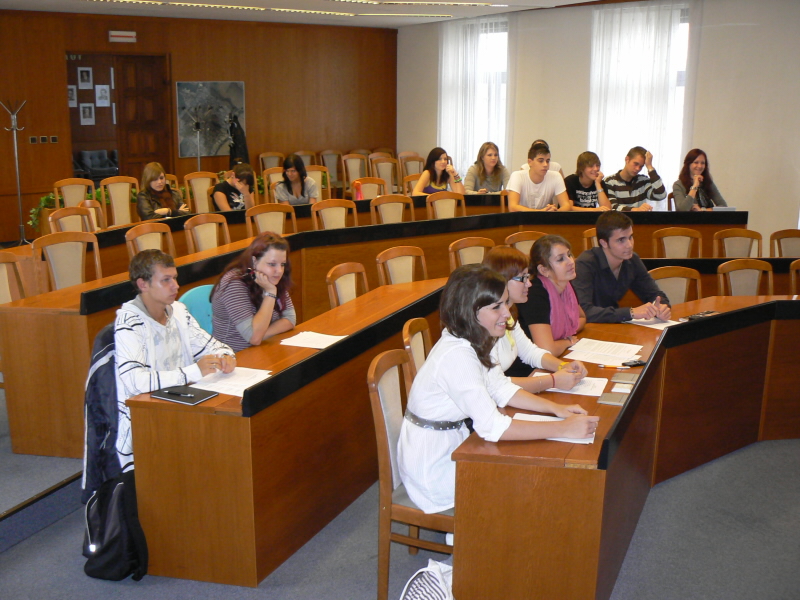 Fotogaléria Ustanovujúce zasadnutie Mládežníckeho parlamentu mesta Topoľčany v šk. roku 2009 - 2010 (2) Ustanovujúce zasadnutie Mládežníckeho parlamentu mesta Topoľčany v šk. roku 2009 - 2010