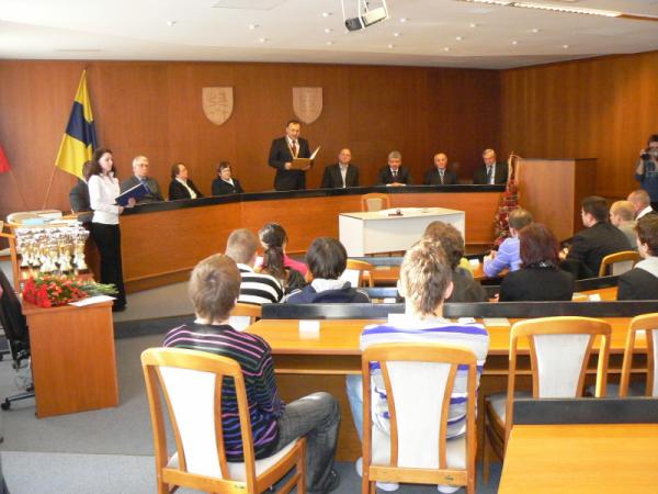 Vyhodnotenie najúspešnejších športovcov mesta a okresu Topoľčany za r. 2009 Vyhodnotenie najúspešnejších športovcov mesta a okresu Topoľčany za r. 2009