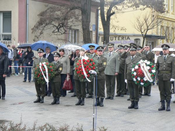 Oslavy 65. výročia oslobodenia mesta Topoľčany Oslavy 65. výročia oslobodenia mesta Topoľčany