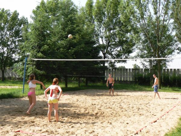 Volejbalový turnaj O pohár Mládežníckeho parlamentu mesta Topoľčany 2010 Volejbalový turnaj O pohár Mládežníckeho parlamentu mesta Topoľčany 2010