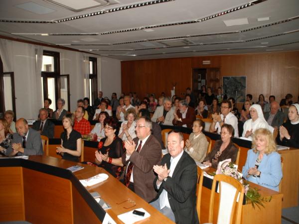 Ocenenie Cenou mesta Topoľčany- Zlatou plaketou Tribečská knižnica Topoľčany Ocenenie Cenou mesta Topoľčany- Zlatou plaketou Tribečská knižnica Topoľčany