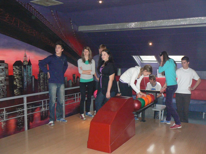 Fotogaléria Bowlingový turnaj Mládežníckeho parlamentu mesta Topoľčany 5. ročník (3) Bowlingový turnaj Mládežníckeho parlamentu mesta Topoľčany 5. ročník