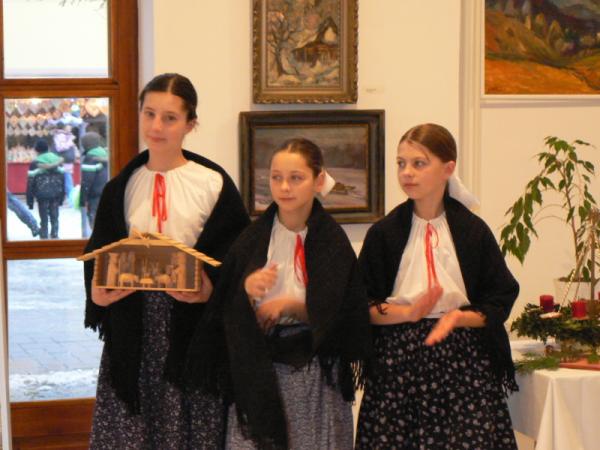 Vianoce v ľudových tradíciách - výstava a názorná ukážka ručných prác Vianoce v ľudových tradíciách - výstava a názorná ukážka ručných prác