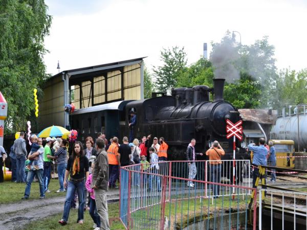 Oslavy 110. výročia železničnej trate Topoľčany - Bánovce na Bebravou - Trenčín a 100. výročia rušňového depa Topoľčany Oslavy 110. výročia železničnej trate Topoľčany - Bánovce na Bebravou - Trenčín a 100. výročia rušňového depa Topoľčany