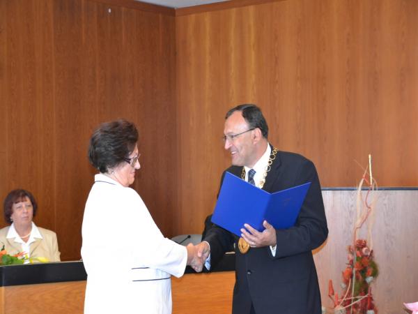 Odovzdávanie pamätného listu Lige proti rakovine SR pobočke Topoľčany Odovzdávanie pamätného listu Lige proti rakovine SR pobočke Topoľčany