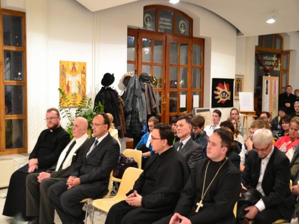 Vernisáž výstavy Vianoce s akademickým maliarom Mikulášom Klimčákom Vernisáž výstavy Vianoce s akademickým maliarom Mikulášom Klimčákom