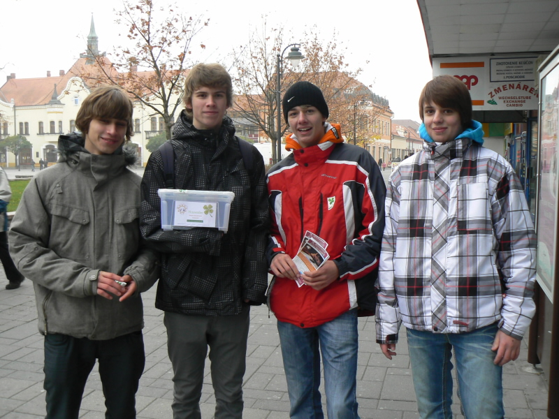 Fotogaléria Centrum slniečko verejnú zbierku pri príležitosti svetového dňa prevencie týrania detí v Topoľčanoch (2) Centrum slniečko verejnú zbierku pri príležitosti svetového dňa prevencie týrania detí v Topoľčanoch