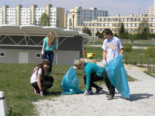 Čistenie okolia oddychovej zóny „Margarétka“ v rámci projektu „Vyčistime si Slovensko“ Čistenie okolia oddychovej zóny „Margarétka“ v rámci projektu „Vyčistime si Slovensko“