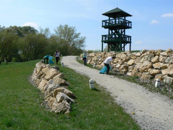 Čistenie okolia oddychovej zóny „Margarétka“ v rámci projektu „Vyčistime si Slovensko“ Čistenie okolia oddychovej zóny „Margarétka“ v rámci projektu „Vyčistime si Slovensko“