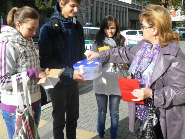 Zbierka Dni nezábudiek v meste Topoľčany Zbierka Dni nezábudiek v meste Topoľčany