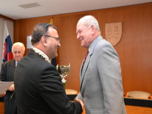 Vyhodnotenie najúspešnejších športovcov mesta Topoľčany za rok 2012 Vyhodnotenie najúspešnejších športovcov mesta Topoľčany za rok 2012