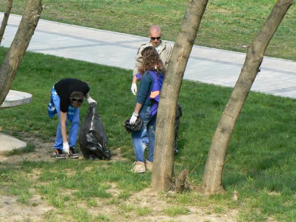 Čistenie okolia oddychovej zóny „Margarétka“ v rámci projektu „Vyčistime si Slovensko“ 2013 Čistenie okolia oddychovej zóny „Margarétka“ v rámci projektu „Vyčistime si Slovensko“ 2013