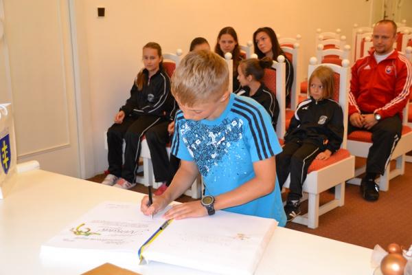 Prijatie členov Karate klubu KUMADE Topoľčany Prijatie členov Karate klubu KUMADE Topoľčany