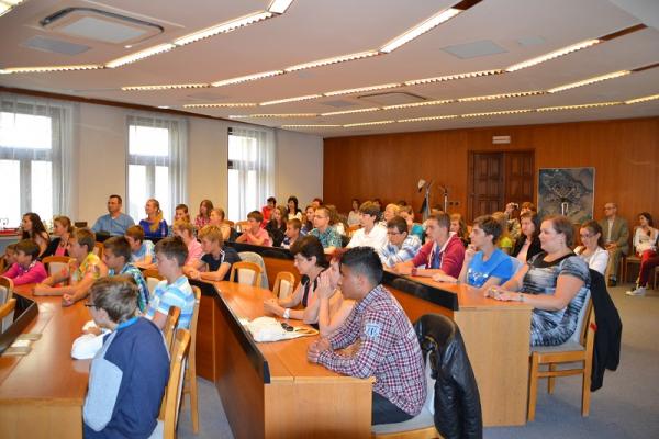 Ocenenie najúspešnejších žiakov ZŠ mesta Topoľčany v šk. roku 2012_2013 Ocenenie najúspešnejších žiakov ZŠ mesta Topoľčany v šk. roku 2012_2013