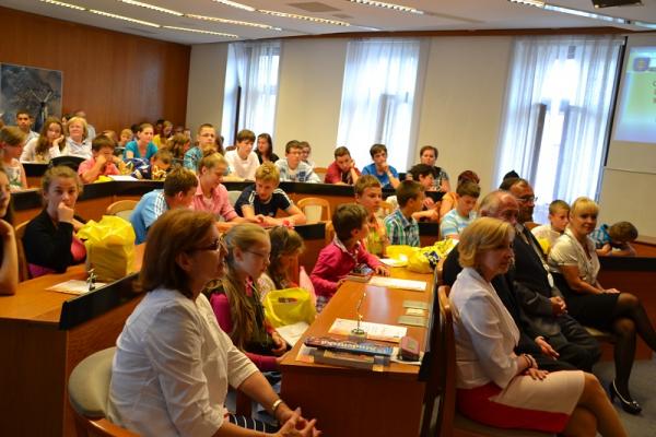 Ocenenie najúspešnejších žiakov ZŠ mesta Topoľčany v šk. roku 2012_2013 Ocenenie najúspešnejších žiakov ZŠ mesta Topoľčany v šk. roku 2012_2013
