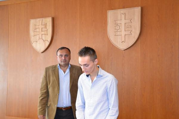 Ustanovujúce zasadnutie Mládežníckeho parlamentu mesta Topoľčany v šk. roku 20132014 Ustanovujúce zasadnutie Mládežníckeho parlamentu mesta Topoľčany v šk. roku 20132014