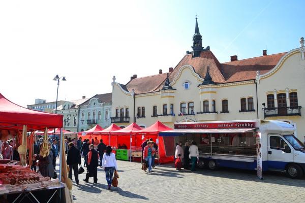 Farmárske trhy v Topoľčanoch Farmárske trhy v Topoľčanoch