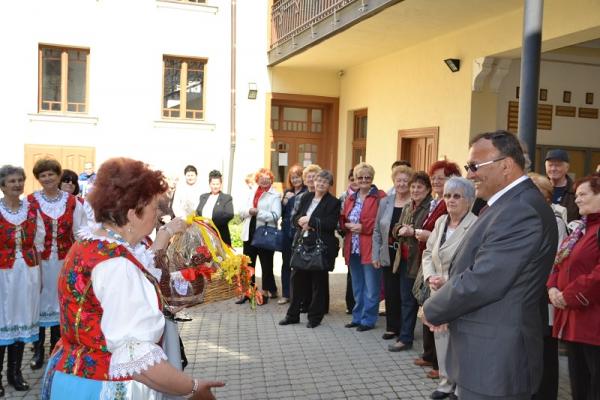 Výzdoba veľkonočného venca na nádvorí radnice 2014 Výzdoba veľkonočného venca na nádvorí radnice 2014
