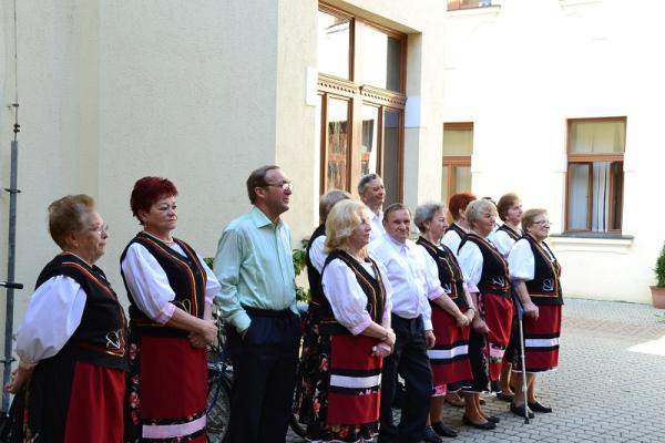 Výzdoba veľkonočného venca na nádvorí radnice 2014 Výzdoba veľkonočného venca na nádvorí radnice 2014