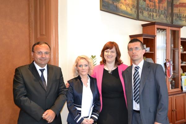 Návšteva europoslankyne Kataríny Neveďalovej v meste Topoľčany Návšteva europoslankyne Kataríny Neveďalovej v meste Topoľčany