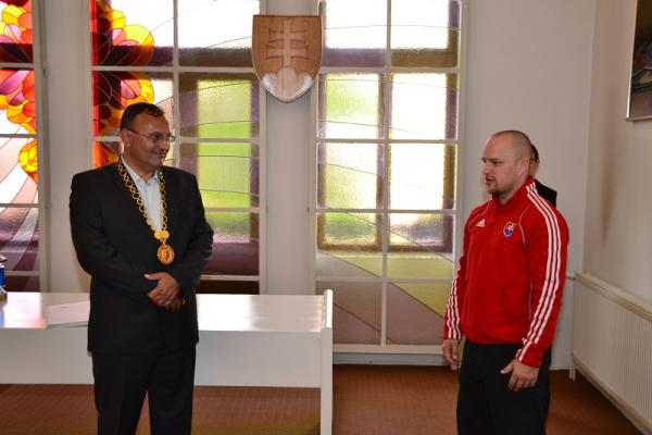 Prijatie členov Karate klubu KUMADE Topoľčany 2014 Prijatie členov Karate klubu KUMADE Topoľčany 2014