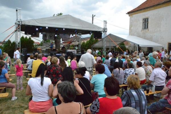 Otvorenie turistickej sezóny v Oponiciach 2014 Otvorenie turistickej sezóny v Oponiciach 2014