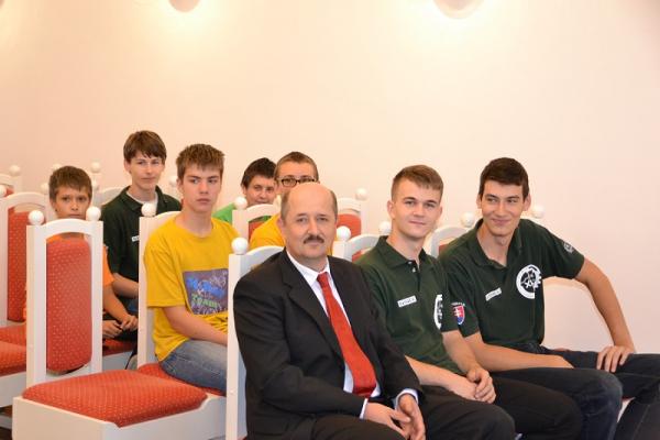 Prijatie primátorom mesta: Členovia tímov XLC a XLC Padawans pri príležitosti úspešnej reprezentácie na 18. MS v robotike v Brazílii Prijatie primátorom mesta: Členovia tímov XLC a XLC Padawans pri príležitosti úspešnej reprezentácie na 18. MS v robotike v Brazílii