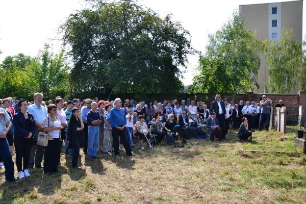 PIETNA SPOMIENKA NA ŽIDOVSKÝCH SPOLUOBČANOV PIETNA SPOMIENKA NA ŽIDOVSKÝCH SPOLUOBČANOV
