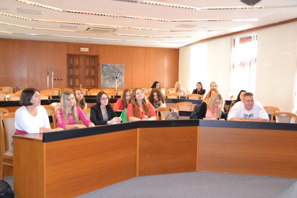 Ustanovujúce zasadnutie Mládežníckeho parlamentu mesta Topoľčany v školskom roku 2014/2015 Ustanovujúce zasadnutie Mládežníckeho parlamentu mesta Topoľčany v školskom roku 2014/2015
