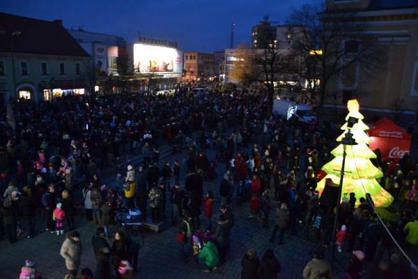Vianočný kamión v meste Topoľčany 2014 Vianočný kamión v meste Topoľčany 2014
