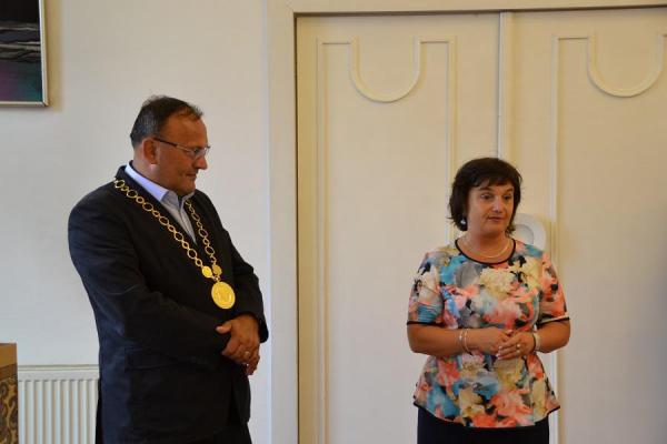 Prijatie primátorom mesta pri príležitosti konania I. Topoľčianskych dní detského folklóru Prijatie primátorom mesta pri príležitosti konania I. Topoľčianskych dní detského folklóru