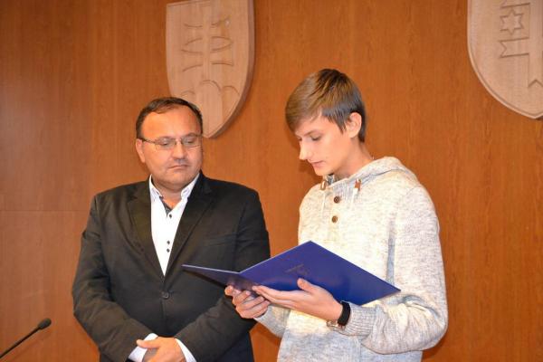 Ustanovujúce zasadnutie Mládežníckeho parlamentu mesta Topoľčany v školskom roku 2015_2016 Ustanovujúce zasadnutie Mládežníckeho parlamentu mesta Topoľčany v školskom roku 2015_2016
