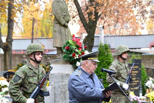 Pietna spomienka k 97. výročiu ukončenia I. svetovej vojny a Dňa veteránov _ Červené maky Pietna spomienka k 97. výročiu ukončenia I. svetovej vojny a Dňa veteránov _ Červené maky