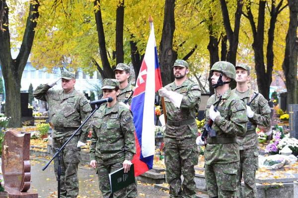 Pietna spomienka k 97. výročiu ukončenia I. svetovej vojny a Dňa veteránov _ Červené maky Pietna spomienka k 97. výročiu ukončenia I. svetovej vojny a Dňa veteránov _ Červené maky