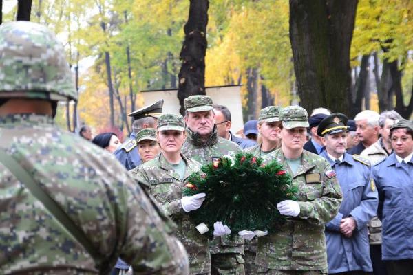Pietna spomienka k 97. výročiu ukončenia I. svetovej vojny a Dňa veteránov _ Červené maky Pietna spomienka k 97. výročiu ukončenia I. svetovej vojny a Dňa veteránov _ Červené maky
