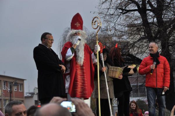 Vítanie sv. Mikuláša a rozsvietenie vianočného str Vítanie sv. Mikuláša a rozsvietenie vianočného str