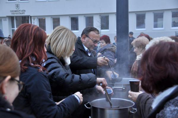 Primátorský punč a adventné občerstvenie 2015 Primátorský punč a adventné občerstvenie 2015