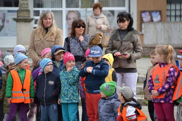 Sokoliari na Námestí M. R. Štefánika Sokoliari na Námestí M. R. Štefánika