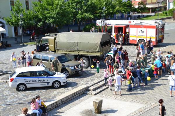 Topoľčiansky deň detí na Námestí M. R. Štefánika Topoľčiansky deň detí na Námestí M. R. Štefánika