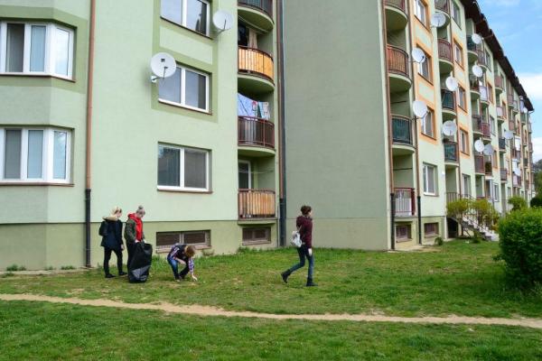 Čistenie mesta Topoľčany v rámci Dňa Zeme 2017 (fo Čistenie mesta Topoľčany v rámci Dňa Zeme 2017 (fo