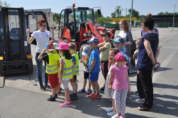 Deň otvorených dverí na dotrieďovacom dvore (Foto: Deň otvorených dverí na dotrieďovacom dvore (Foto: