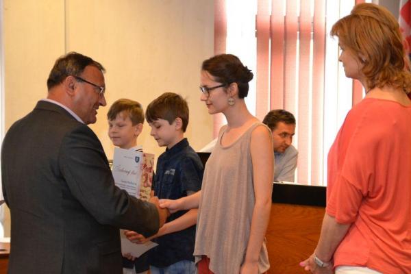 Oceňovanie žiakov Ďakovným listom Mesta Topoľčany Oceňovanie žiakov Ďakovným listom Mesta Topoľčany