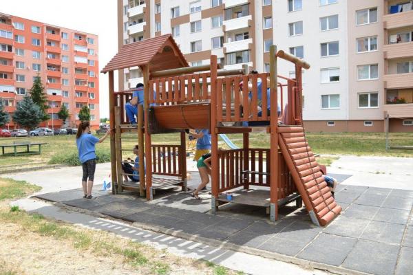 Revitalizácia detských ihrísk v Topoľčanoch v rámc Revitalizácia detských ihrísk v Topoľčanoch v rámc