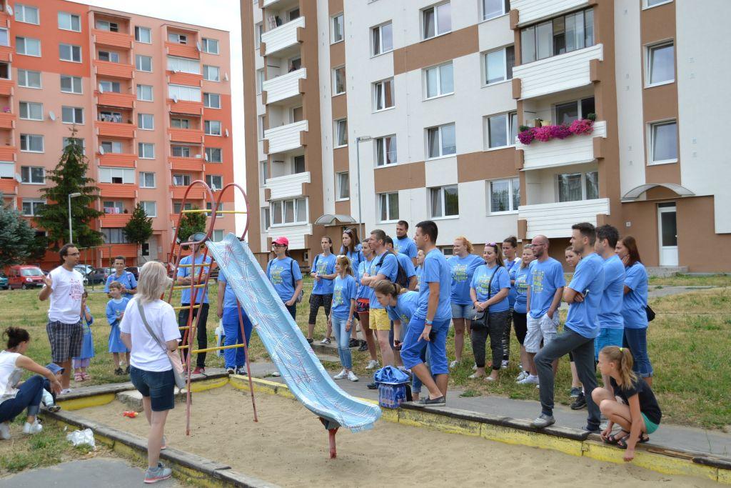 Fotogaléria Revitalizácia detských ihrísk v Topoľčanoch v rámci podujatia Revitalizácia detských ihrísk v Topoľčanoch v rámci podujatia